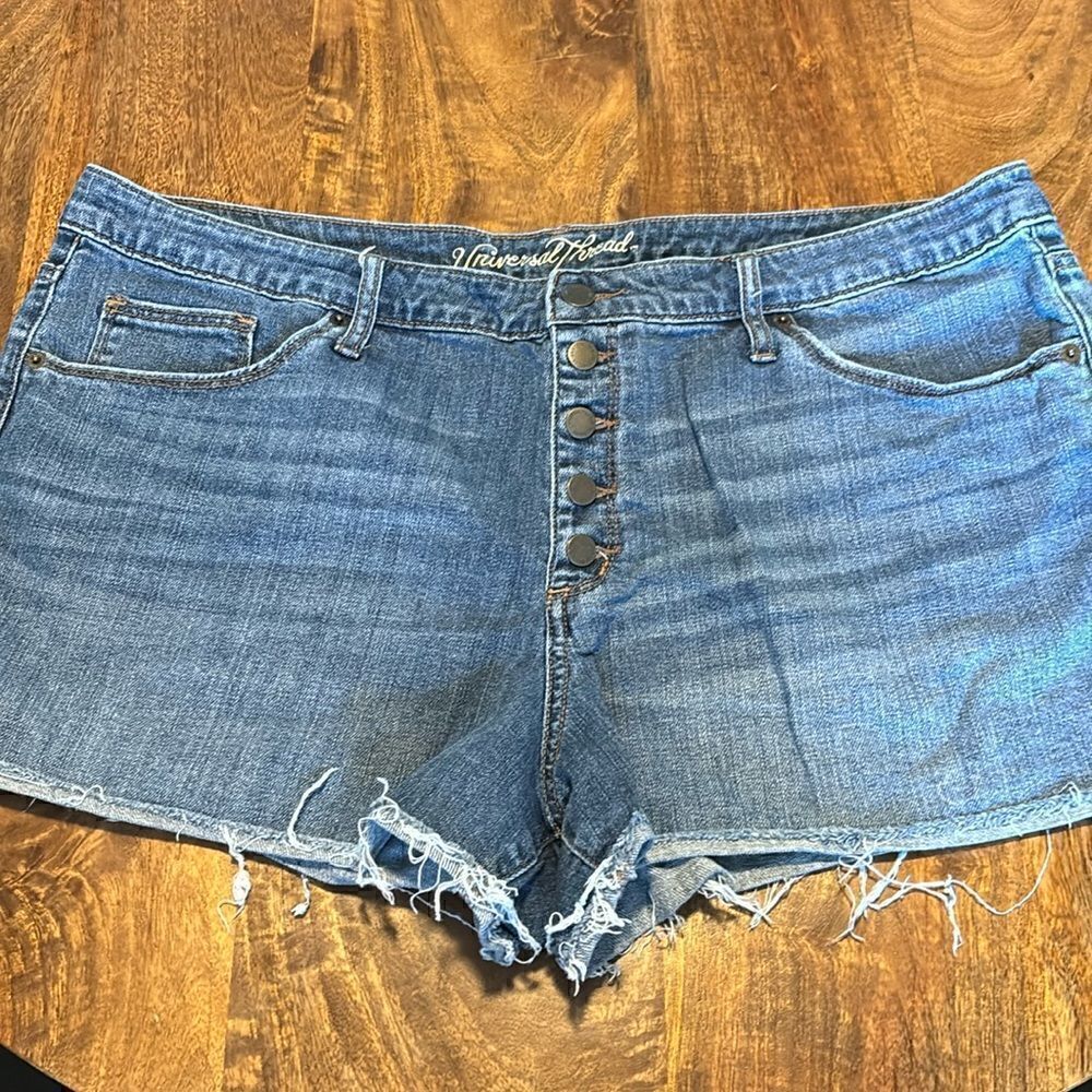 Universal Thread Hi Rise Vintage Shortie Button Front Size 18